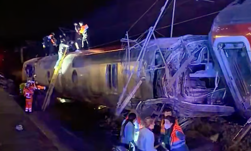 স্পেনে দ্রুতগতির দুটি ট্রেনের সংঘর্ষে ২১ জন নিহত