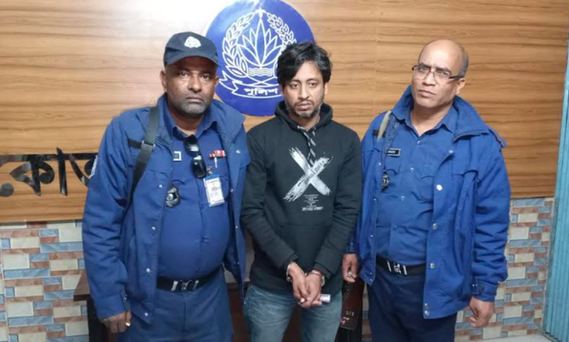 ফরিদপুরে সেনাবাহিনী পরিচয়ে চাঁদাবাজিকালে ভুয়া সাংবাদিক গ্রেফতার