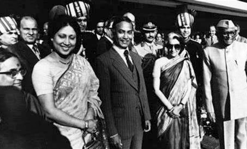 ভারতের প্রধানমন্ত্রী ইন্দিরা গান্ধির সঙ্গে শহিদ প্রেসিডেন্ট জিয়াউর রহমান ও তার সহধর্মিনী সদ্য প্রয়াত সাবেক প্রধানমন্ত্রী বেগম খালেদা জিয়া। ছবি: সংগৃহীত