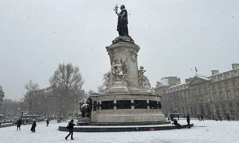 প্যারিসে ভারী তুষারপাত অব্যাহত, সতর্কতা জারি
