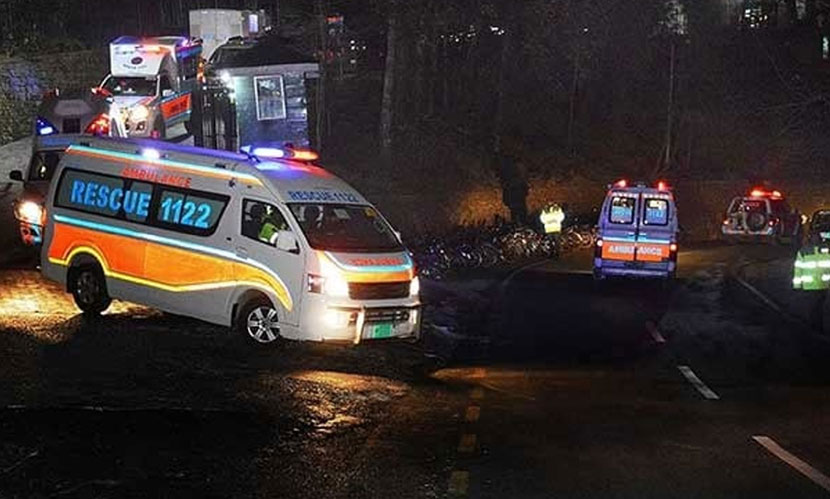 ঘন কুয়াশায় ট্রাক খালে পড়ে একই পরিবারের ১৪ জন নিহত