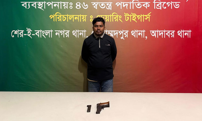 মোহাম্মদপুরে সেনা অভিযানে বেলজিয়ামের তৈরি পিস্তলসহ অস্ত্রধারী গ্রেফতার