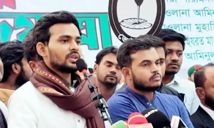 গণভোটে ‘হ্যাঁ’ ভোট দেওয়ার আহ্বান আসিফ মাহমুদের