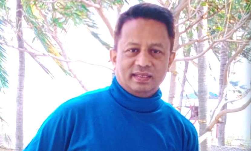 জবির স্টাফ বাসে কর্মকর্তার বিরুদ্ধে নারী শিক্ষার্থীদের হেনস্তার অভিযোগ