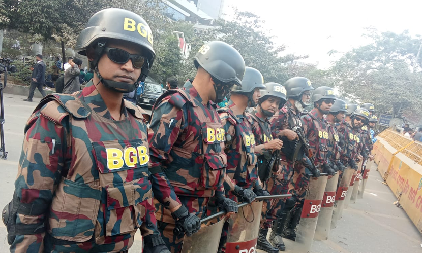 নির্বাচন কমিশন ভবনের সামনে বিজিবি মোতায়ন