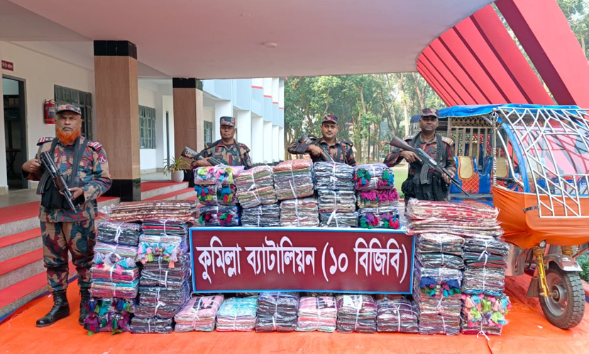 কুমিল্লার সীমান্তে বিপুল পরিমাণ ভারতীয় শাড়ি জব্দ