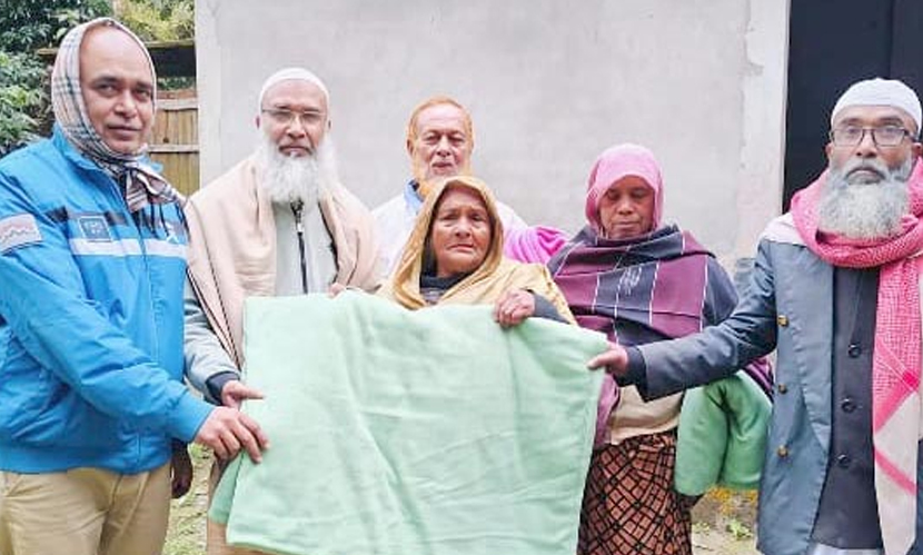 বগুড়ায় গরিব ও অসহায়দের মাঝে শীতবস্ত্র বিতরণ
