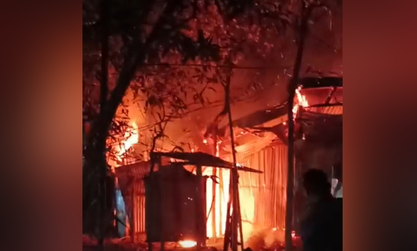 কুড়িগ্রামে অগ্নিকাণ্ডে ১২ বসতঘর পুড়ে ছাই, ৩০ লাখ টাকার ক্ষতি