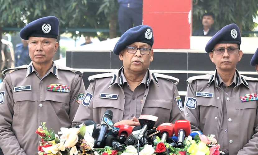 ঝুঁকিপূর্ণ কেন্দ্রে বডি ক্যামেরা, নির্বাচনি সহিংসতা রোধে দেড় লাখ পুলিশকে প্রশিক্ষণ