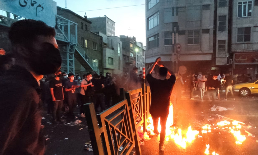 ট্রাম্পের হুমকি উপেক্ষা করে বিক্ষোভকারীদের মৃত্যুদণ্ড কার্যকরের প্রস্তুতি ইরানের