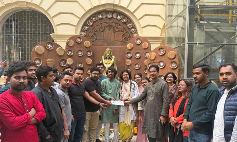 সরস্বতী পূজা উপলক্ষ্যে জবি ছাত্রদলের নগদ অর্থ ও উপহার প্রদান