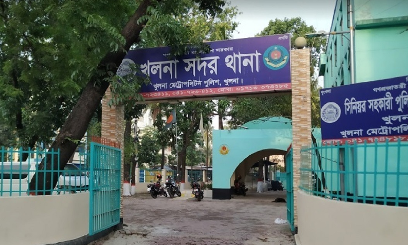 খুলনায় পরিত্যক্ত বাড়ি থেকে এক ডজন ককটেল উদ্ধার