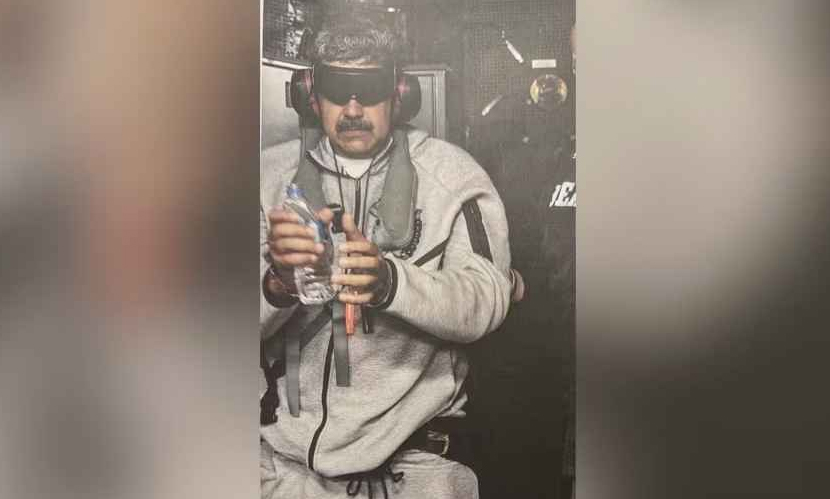 আটক মাদুরোর ছবি প্রকাশ ট্রাম্পের, বেঁধে রাখা হয়েছে চোখ