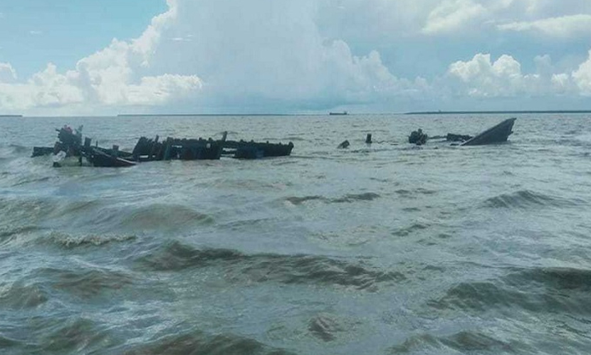 মেঘনায় কার্গো জাহাজের ধাক্কায় ট্রলার ডুবি, মাঝিসহ আহত ৩