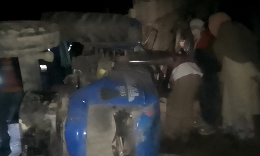 নীলফামারীতে ট্রাক্টর উলটে যুবকের মৃত্যু