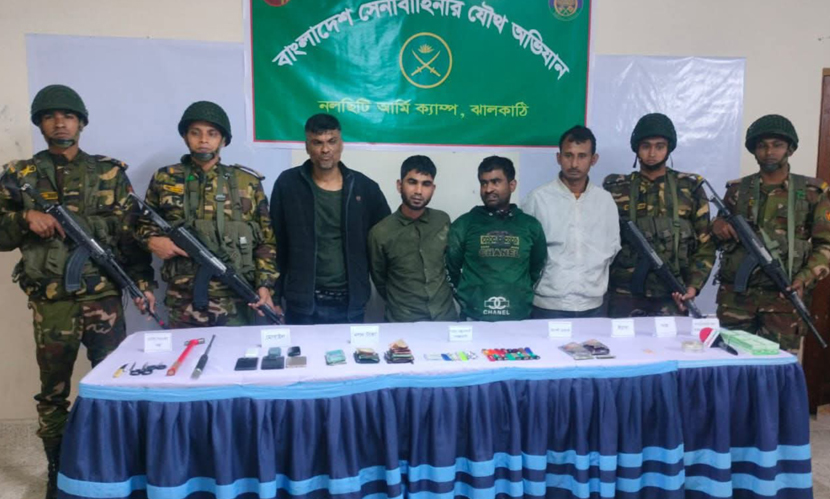 ‎ঝালকাঠিতে সেনাবাহিনীর অভিযানে ৪ মাদক ব্যবসায়ী আটক