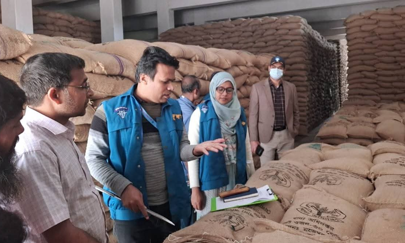 ঠাকুরগাঁওয়ে খাদ্যগুদামে অভিযান, সাড়ে ৩ টন চাল জব্দ