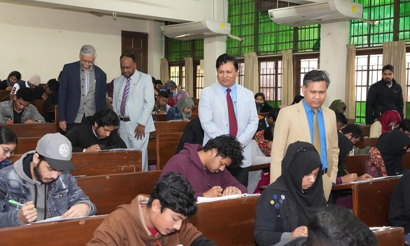 রাবির সি ইউনিটের পরীক্ষায় উপস্থিতির হার ৯০ শতাংশ, আটক ৪ ভর্তিচ্ছু