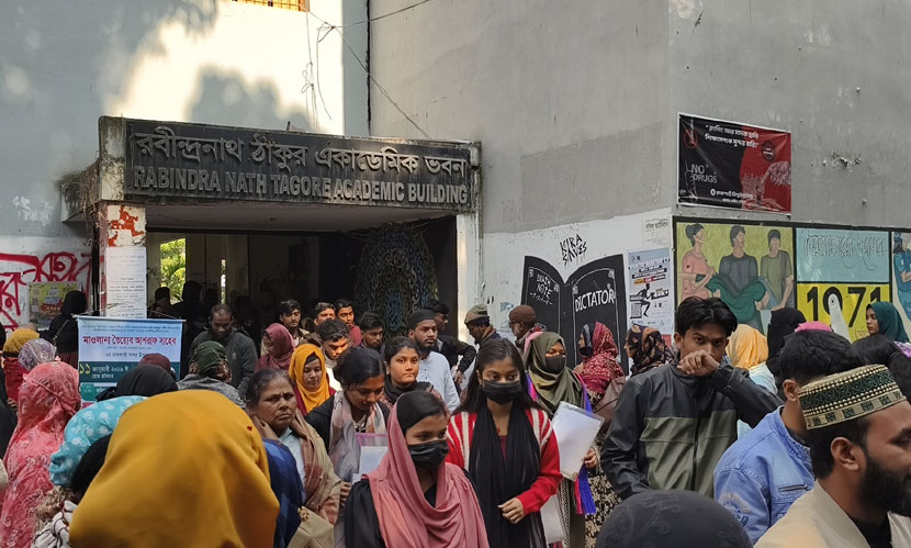 রাবির ‘এ’ ইউনিটের প্রথম শিফটের ভর্তি পরীক্ষা অনুষ্ঠিত