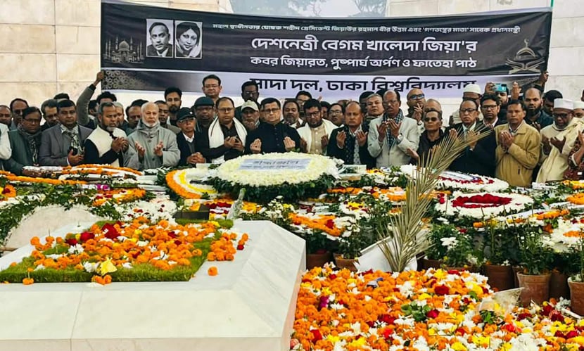 জিয়াউর রহমান ও খালেদা জিয়ার কবরে ঢাবি সাদা দলের ফুলেল শ্রদ্ধা