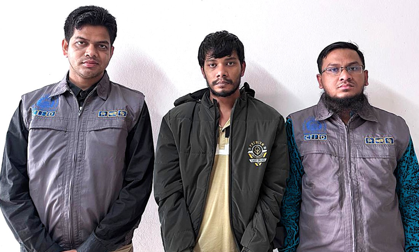 প্রবাসী নারীকে ব্ল্যাকমেইল করে কোটি টাকা আত্মসাৎ, প্রতারক গ্রেফতার