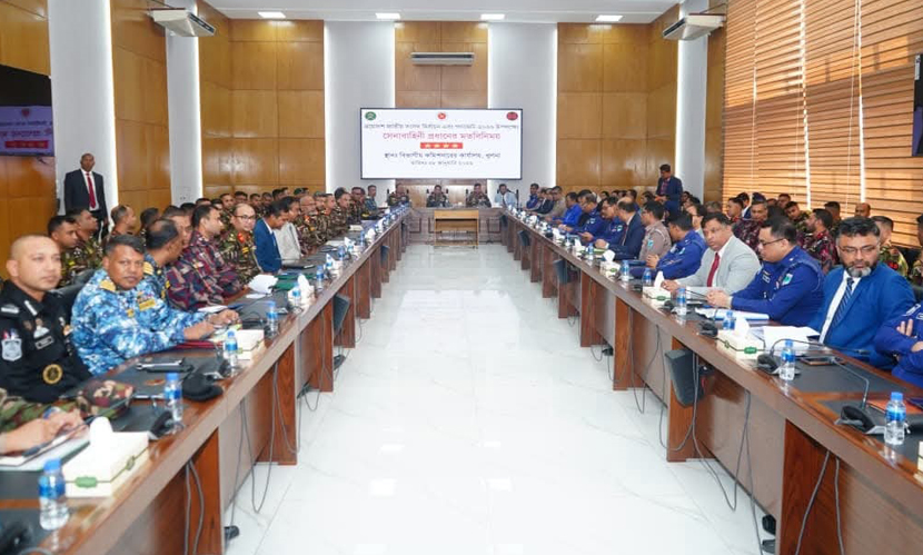 খুলনায় সামরিক-বেসামরিক কর্মকর্তাদের সঙ্গে সেনাপ্রধানের মতবিনিময়