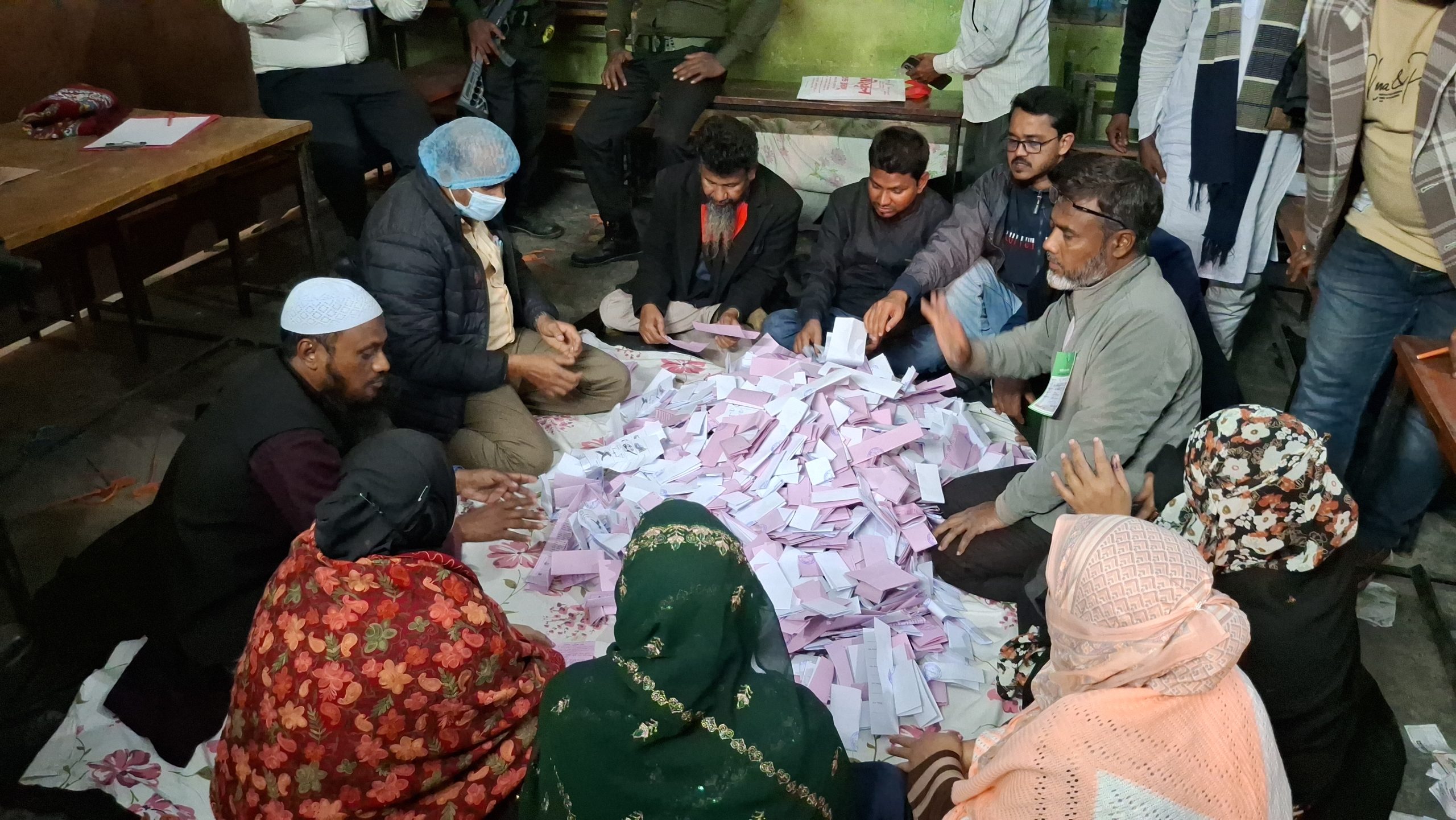 পাবনায় শান্তিপূর্ণভাবে ভোট গ্রহণ সম্পন্ন