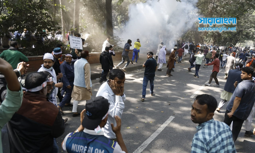 ৯ম পে-স্কেলের দাবিতে যমুনা অভিমুখী মিছিলে লাঠিচার্জ, আহত ৩২