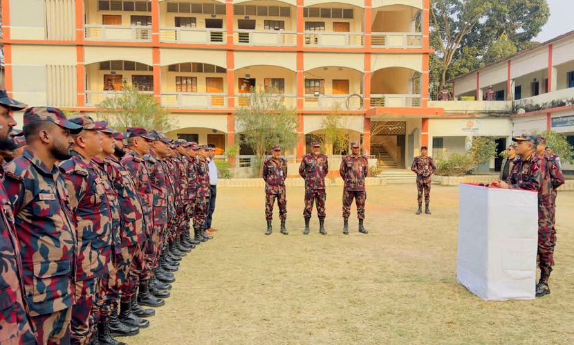 ফরিদপুর ও মুন্সীগঞ্জে নির্বাচনি বেইজ ক্যাম্প পরিদর্শন করলেন বিজিবি মহাপরিচালক