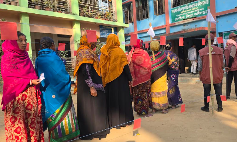 বান্দরবানে শান্তিপূর্ণ পরিবেশে শুরু হয়েছে ভোট