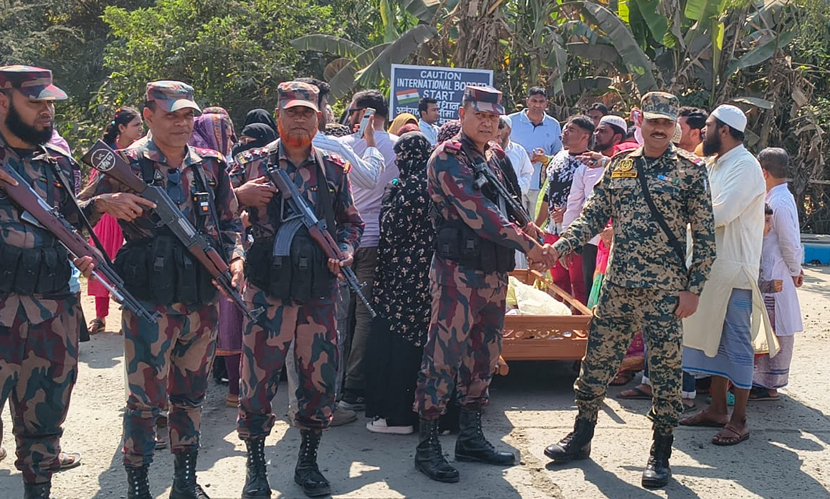 ভারতে মারা যাওয়া মাকে শেষবারের মতো দেখলেন বাংলাদেশে বাস করা ২ মেয়ে