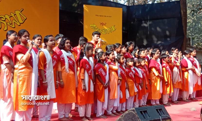 প্রকৃতির বসন্তকে গীত-নৃত্যে বরণ করল বোধন। ছবি: সারাবাংলা