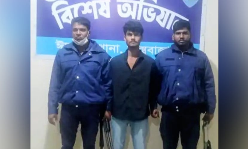 শহিদ মিনারে ফুল দিতে গিয়ে ছাত্রলীগ নেতা আটক