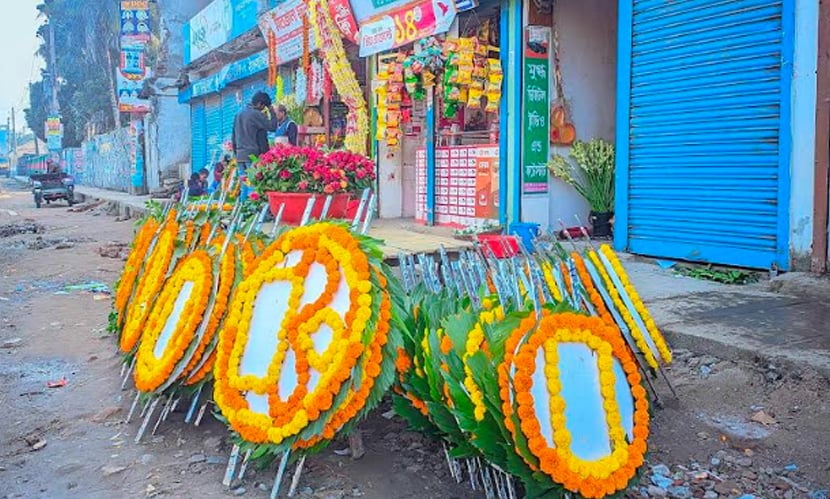 মাতৃভাষা দিবসের আগে ফুলের দোকানে উৎসবের আমেজ