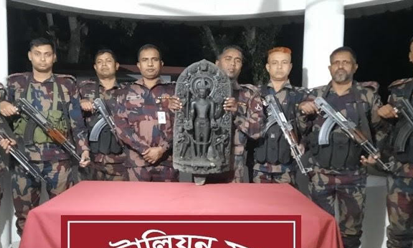 রাজশাহী সীমান্তে দুর্লভ কষ্টি পাথরের মূর্তি উদ্ধার