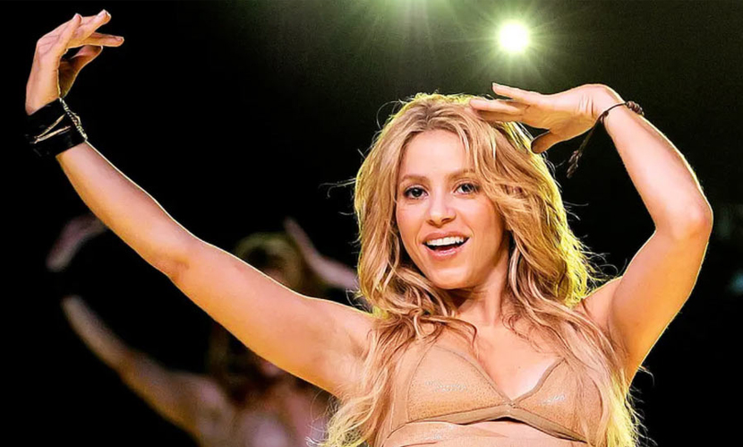 দুই দশক পর ভারতের মঞ্চে শাকিরার ‘ওয়াকা ওয়াকা’ উন্মাদনা