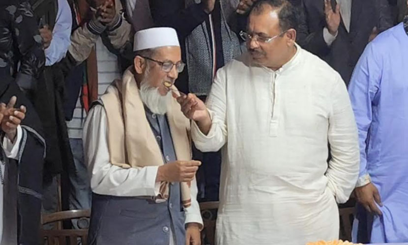 শরীয়তপুর-২: প্রতিদ্বন্দ্বীর বাড়িতে মিষ্টি নিয়ে বিজয়ী ধানের শীষ প্রার্থী