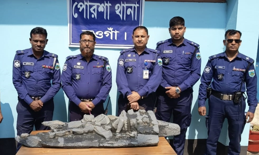 নওগাঁয় ১৩৭ কেজি ওজনের কষ্টিপাথরের মূর্তি উদ্ধার