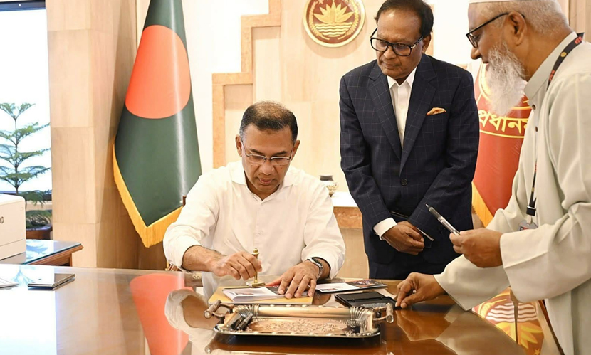 প্রথমবারের মতো তেজগাঁও কার্যালয়ে অফিস করছেন প্রধানমন্ত্রী