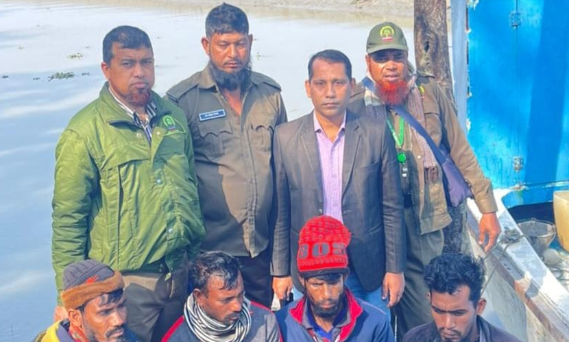 সুন্দরবনে ৮০ কেজি কাঁকড়াসহ আটক ৪