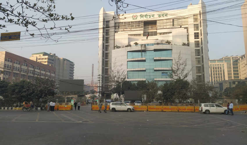 ইসি ভবন ঘিরে নিরাপত্তা, আগারগাঁওয়ে চলাচল সীমিত