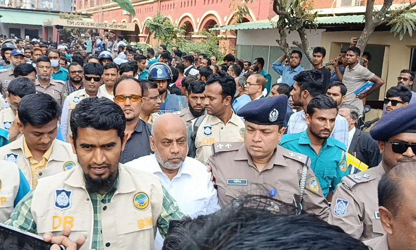 বরিশালে ‎আইনজীবী সমিতির সভাপতি গ্রেফতার