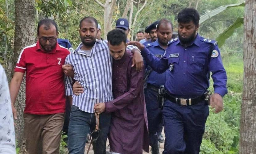 প্যারোলে মুক্তি পেয়ে বাবার জানাজায় অংশ নিলেন ছাত্রলীগ নেতা