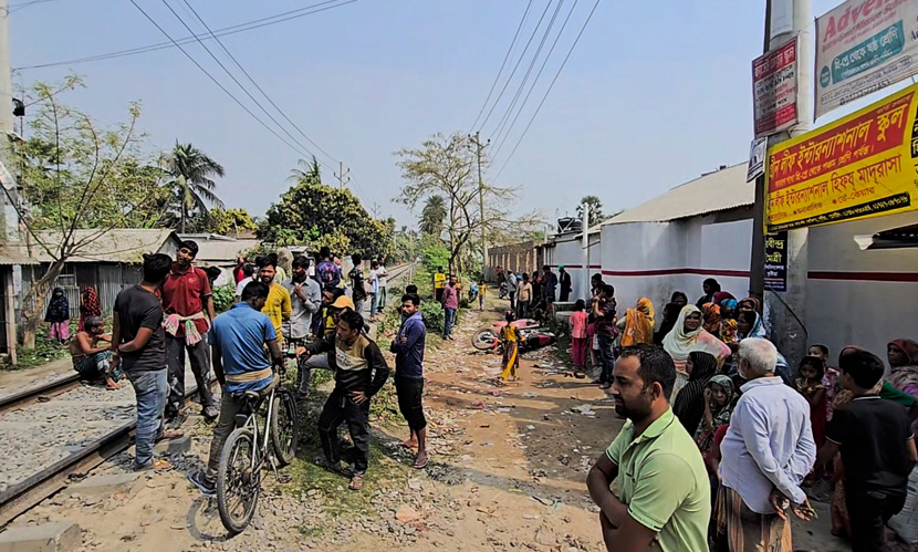 কুষ্টিয়ায় অরক্ষিত রেলক্রসিংয়ে ট্রেনের ধাক্কায় ঠিকাদার নিহত