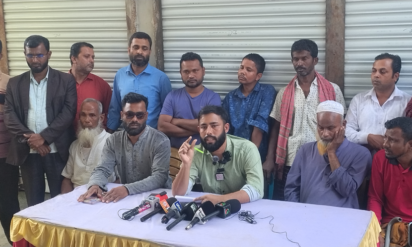 রাজবাড়ীতে ৩৬টি বন্ধ দোকান খোলার দাবিতে সংবাদ সম্মেলন