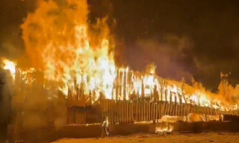 কুষ্টিয়ায় গভীর রাতে আগুনে পুড়ল ৩ দোকান