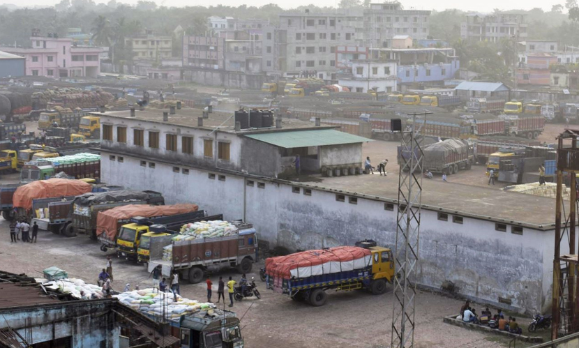 ভোমরা স্থলবন্দরে ফের সচল বাণিজ্য কার্যক্রম