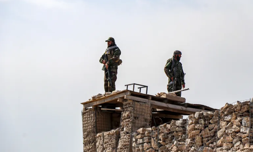 কেন ‘যুদ্ধে’ জড়িয়েছে পাকিস্তান ও আফগানিস্তান?