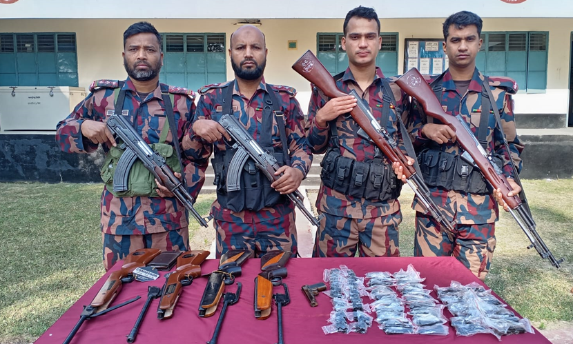 যশোর সীমান্তে অভিযানে ভারতীয় অস্ত্র উদ্ধার