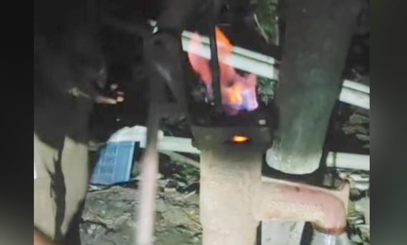 ভোলায় টিউবওয়েল চাপলেই বের হচ্ছে গ্যাস!